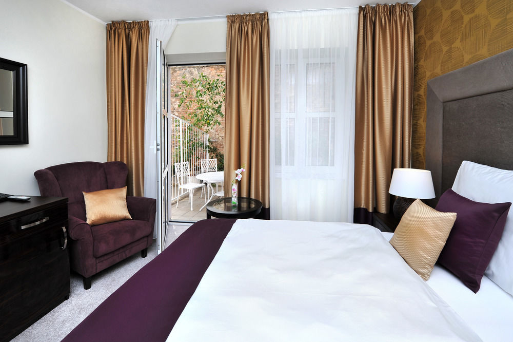 Pension Gaestehaus Heller ไวส์เซินเคียร์เชิน อินแดร์ วาคเอา ภายนอก รูปภาพ