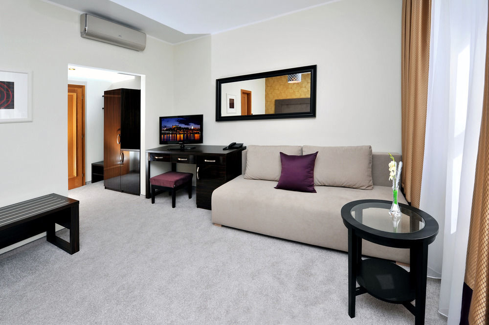 Pension Gaestehaus Heller ไวส์เซินเคียร์เชิน อินแดร์ วาคเอา ภายนอก รูปภาพ